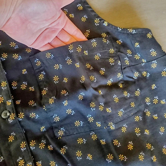 SO | Cropped Sleeveless Button Down Top in Black Daisy Dot sz 2X - Picture 10 of 12